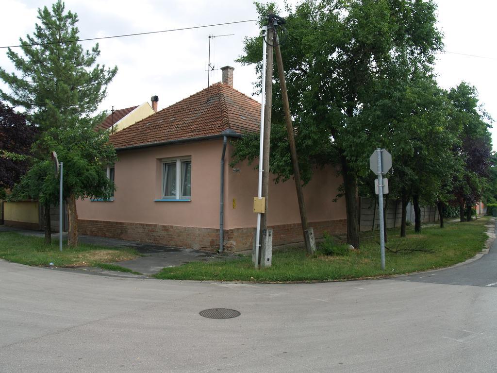 Liliom Apartman Дьюла Экстерьер фото