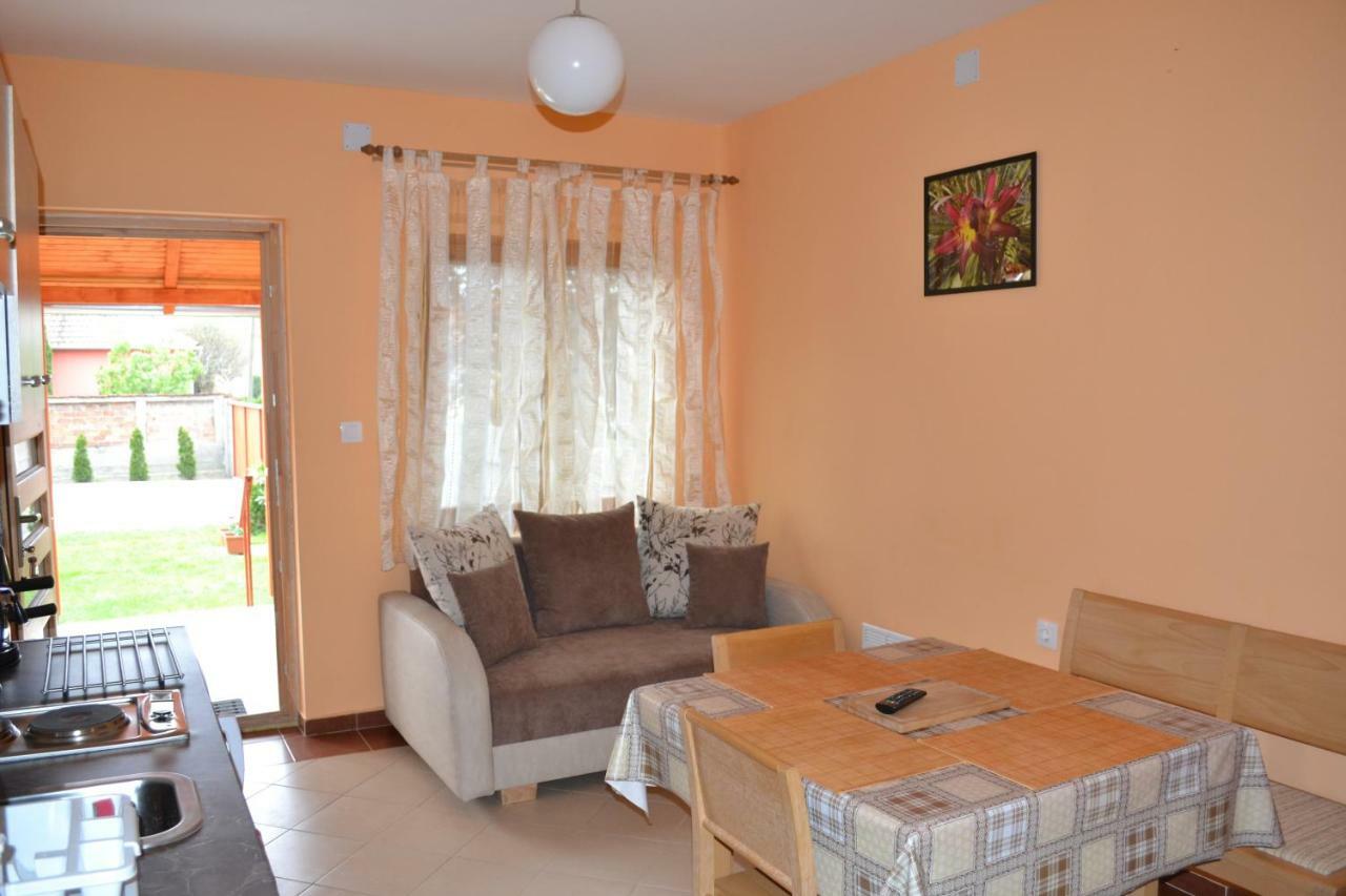 Liliom Apartman Дьюла Экстерьер фото