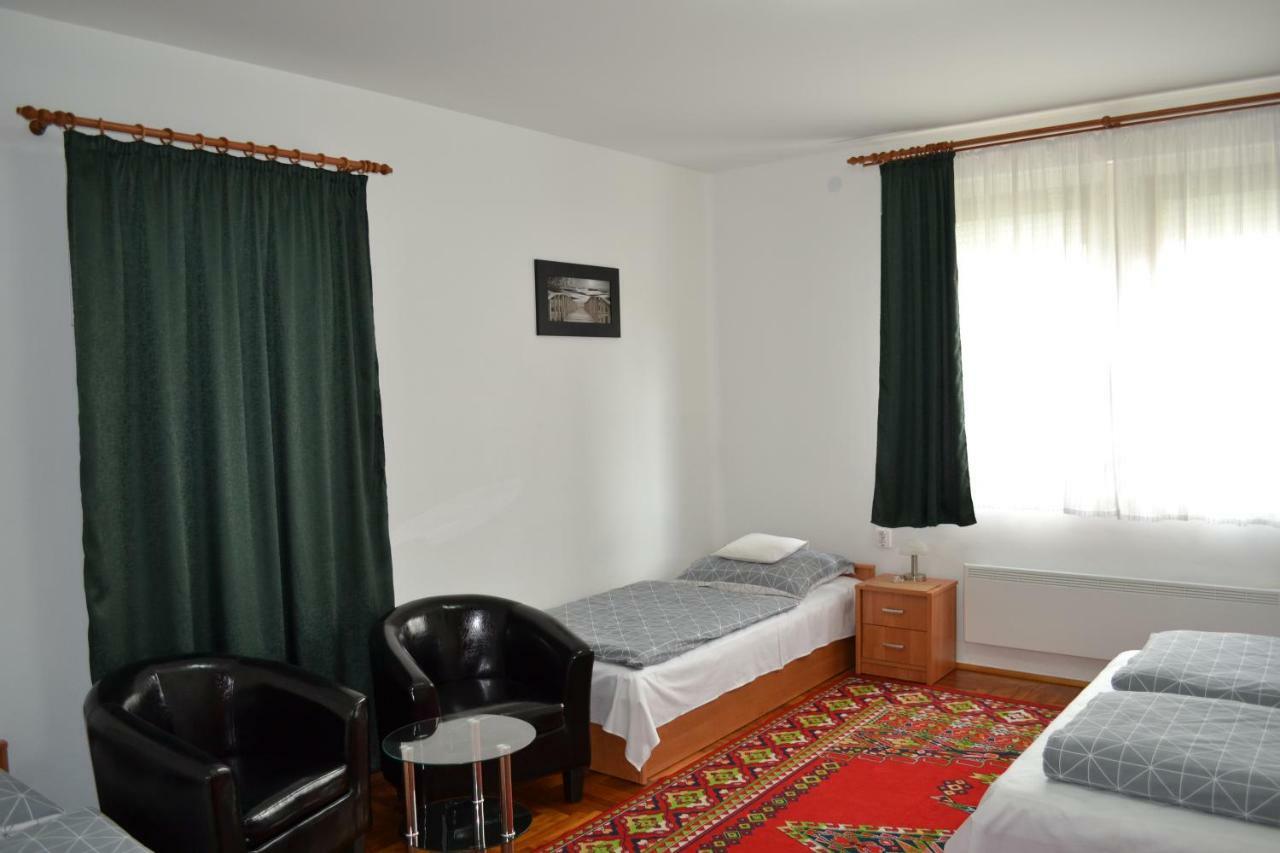 Liliom Apartman Дьюла Экстерьер фото