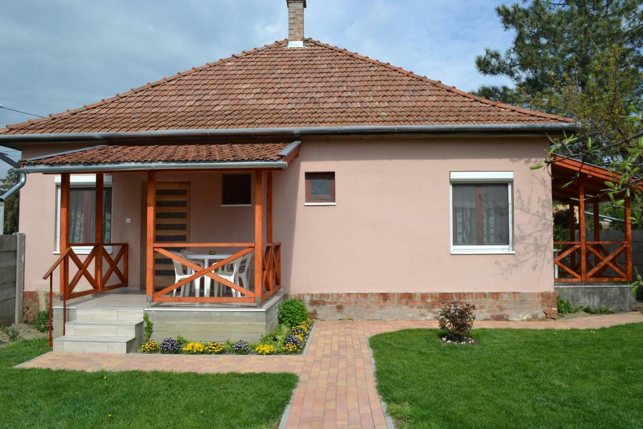 Liliom Apartman Дьюла Экстерьер фото