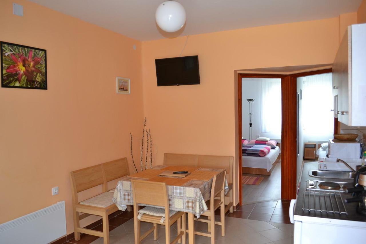 Liliom Apartman Дьюла Экстерьер фото