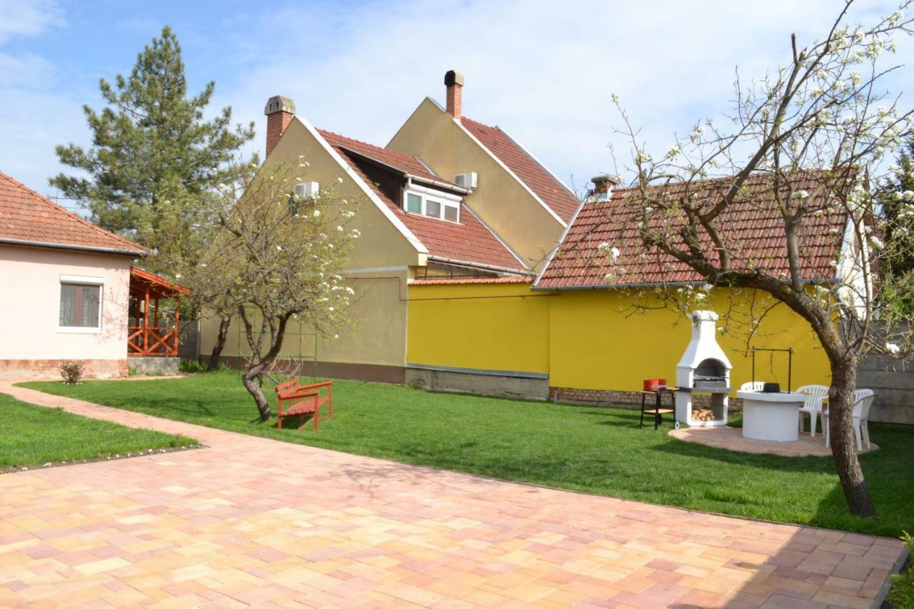 Liliom Apartman Дьюла Экстерьер фото
