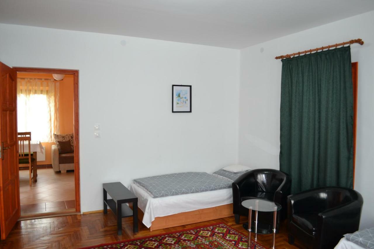 Liliom Apartman Дьюла Экстерьер фото