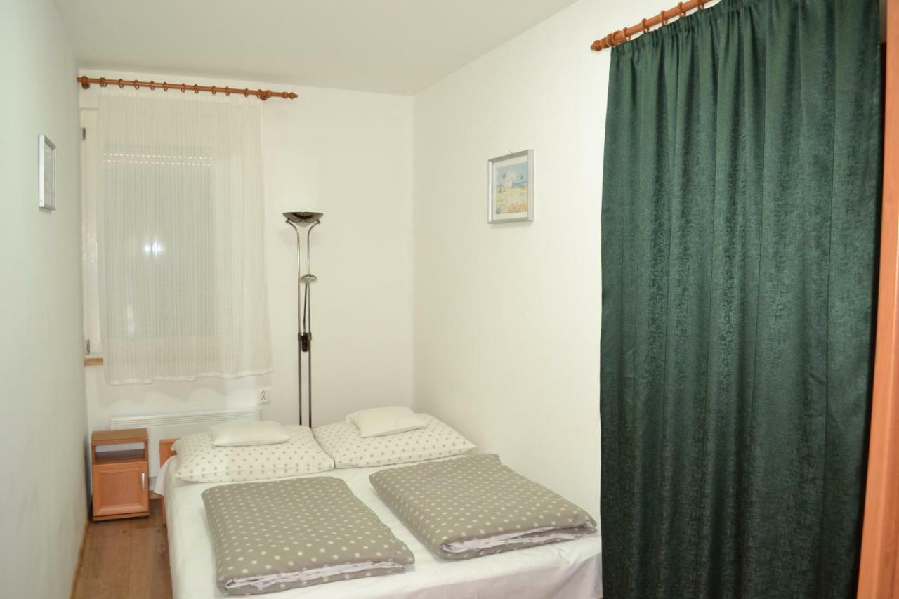Liliom Apartman Дьюла Экстерьер фото
